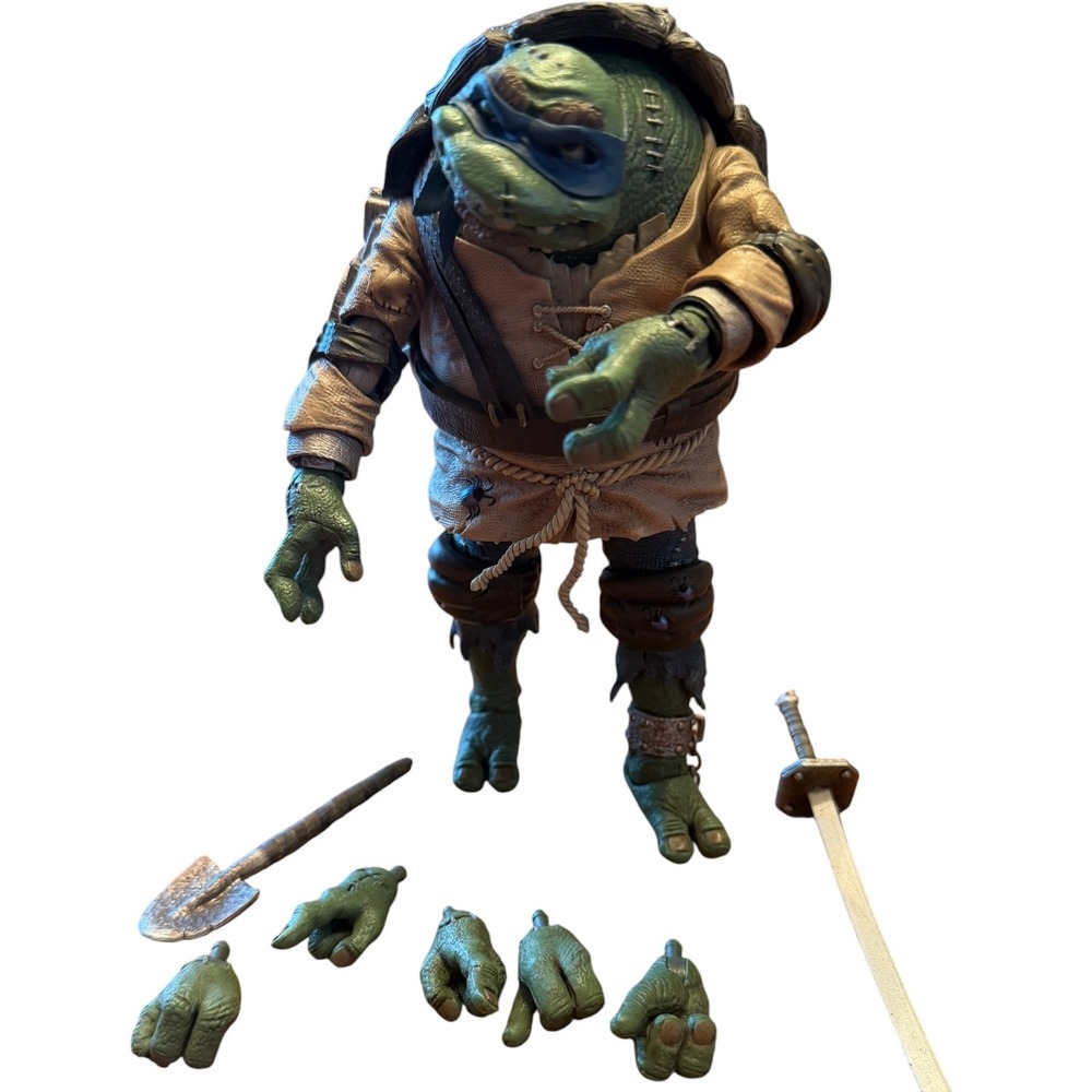 NECA Teenage Mutant Ninja Turtles X Monsters Leonardo As The Hunchback 7" Figure